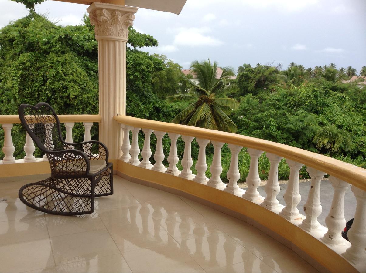 White Sands Shared Bed & Breakfast